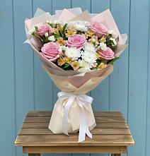 Букет цветов из:  Гвоздики, Орхидеи и Розы в Козуль