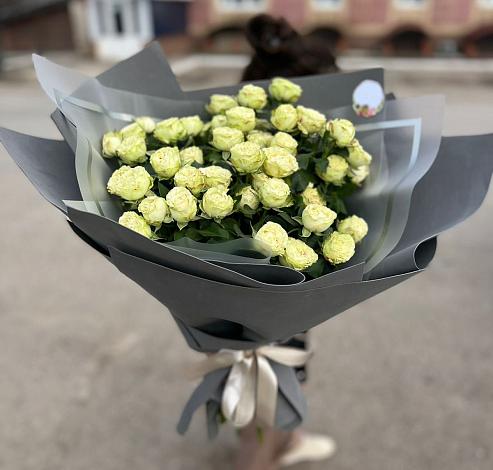 Букет Белые кустовые розы Солинеро в Козуль