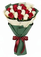 Букет Микс из красных и белых роз в Козуль