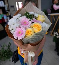 Букет цветов из:  Герберы, Розы и Хризантемы в Козуль