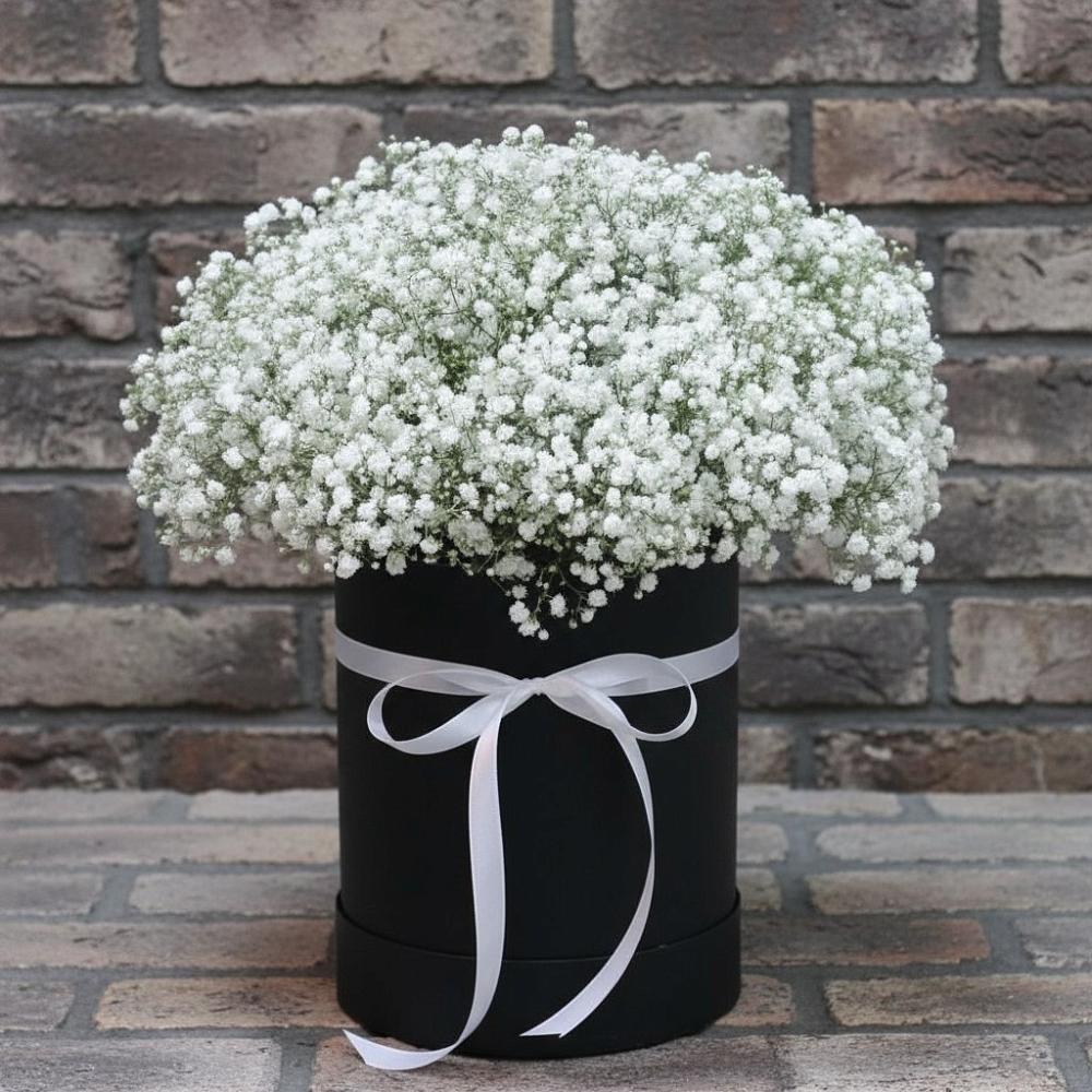 Цветочная композиция из Гипсофила в шляпной коробке в Козуль