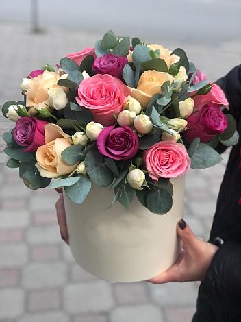 Цветочная композиция из Розы в шляпной коробке в Козуль