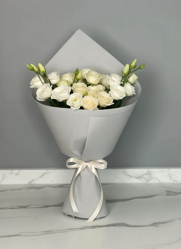 Букет цветов из: Розы и Лизиантусы в Козуль