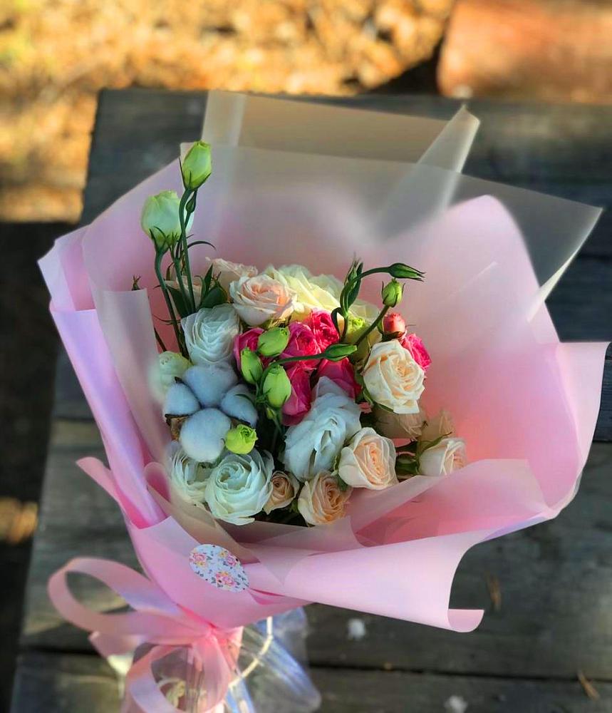 Букет цветов из: Розы и Лизиантусы в Козуль