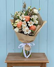 Букет цветов из:  Альстромерии, Лизиантусы, Розы и Хризантемы в Козуль