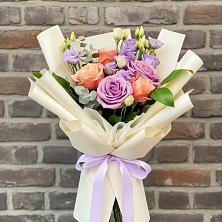 Букет цветов из:  Лизиантусы и Розы в Козуль