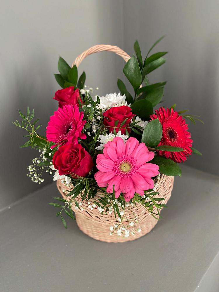 Цветочная композиция из Розы, Хризантемы и Герберы в корзине в Козуль