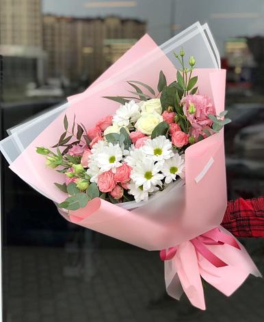 Букет цветов из: Розы, Лизиантусы и Хризантемы в Козуль
