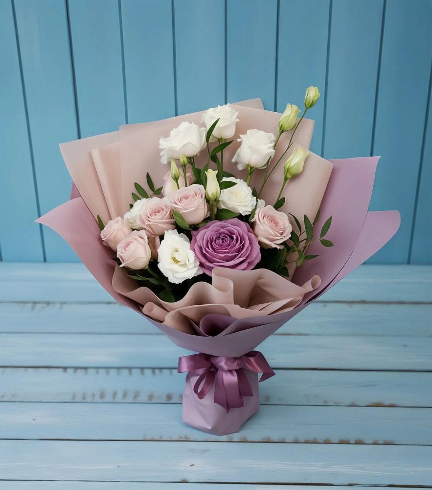 Букет цветов из: Розы и Лизиантусы в Козуль